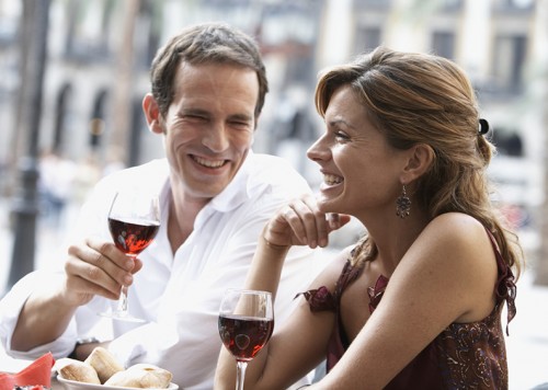Spain, Barcelona, Placa Real, couple drinking wine at outdoor cafe